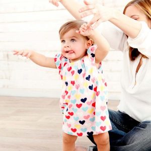 bebe bailando con mama