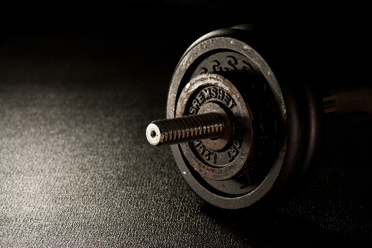 Cómo mejorar tu fuerza y resistencia con gimnasia con pesas