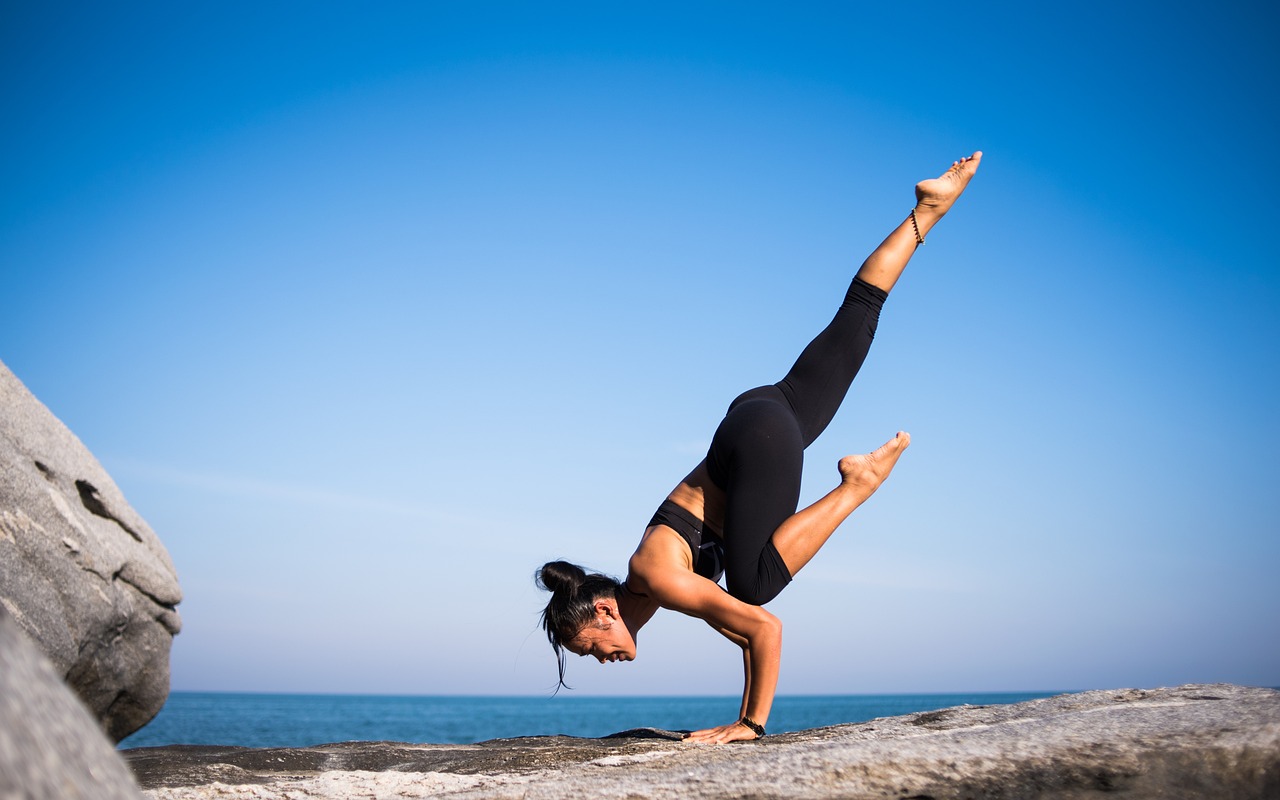 Cómo practicar la postura del camello yoga