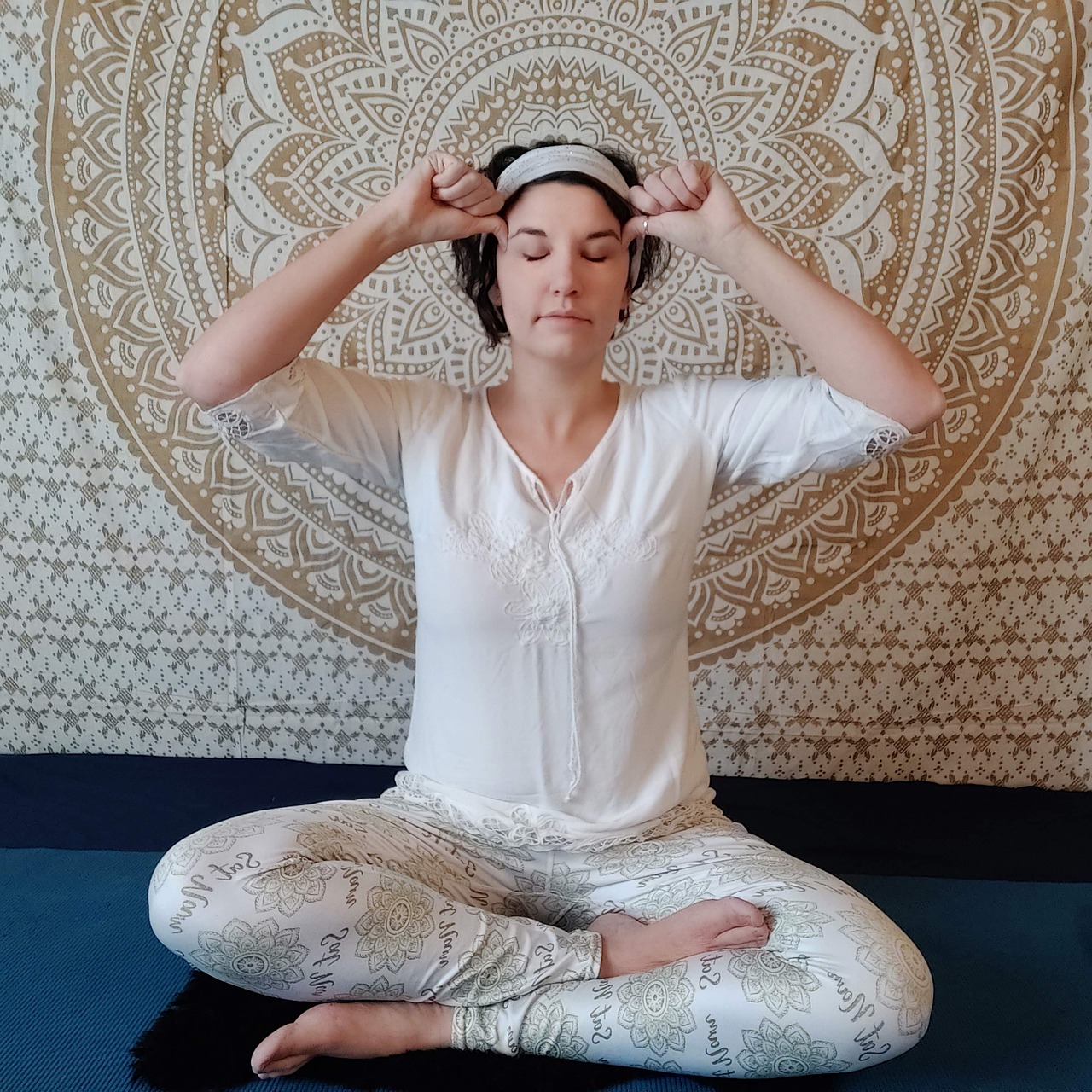 Cómo Practicar Yoga Kundalini
