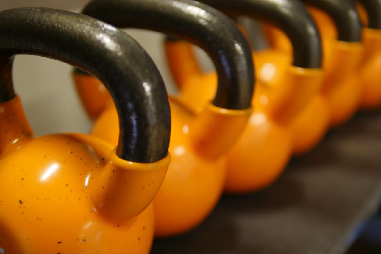 Qué es kettlebell y cómo incluir pesas rusas en tu rutina fitness
