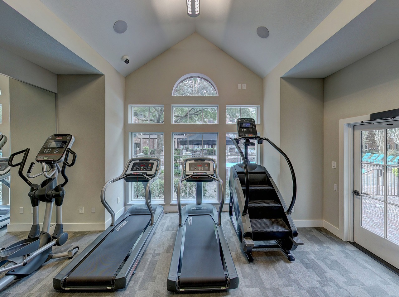 Cómo armar un gimnasio en tu hogar: Consejos prácticos para tener una rutina de ejercicios en casa