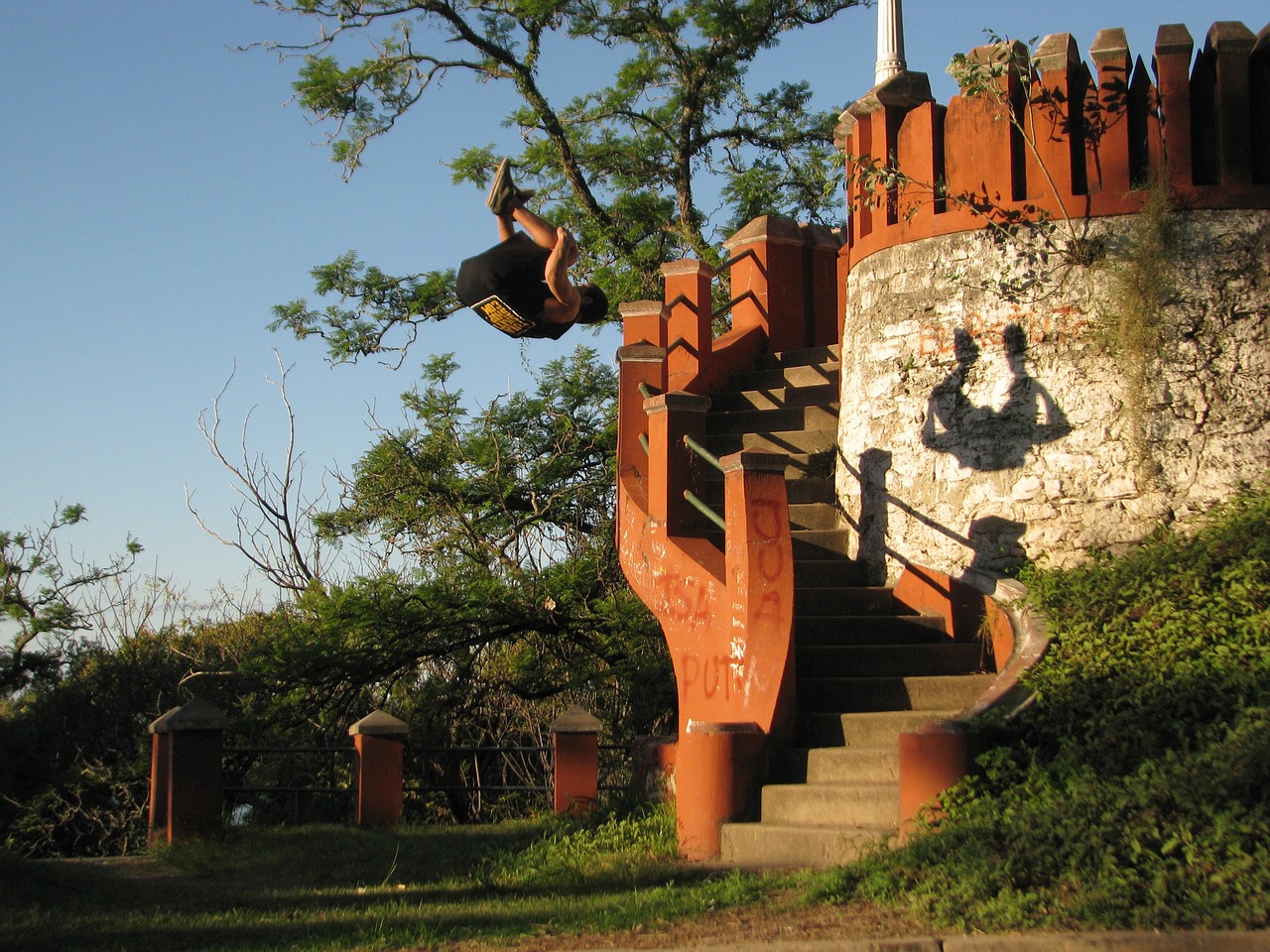 ¿Cómo encontrar un lugar adecuado para practicar el parkour?